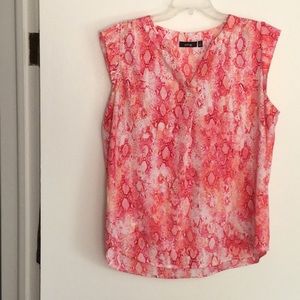 Flutter sleeve top in pink